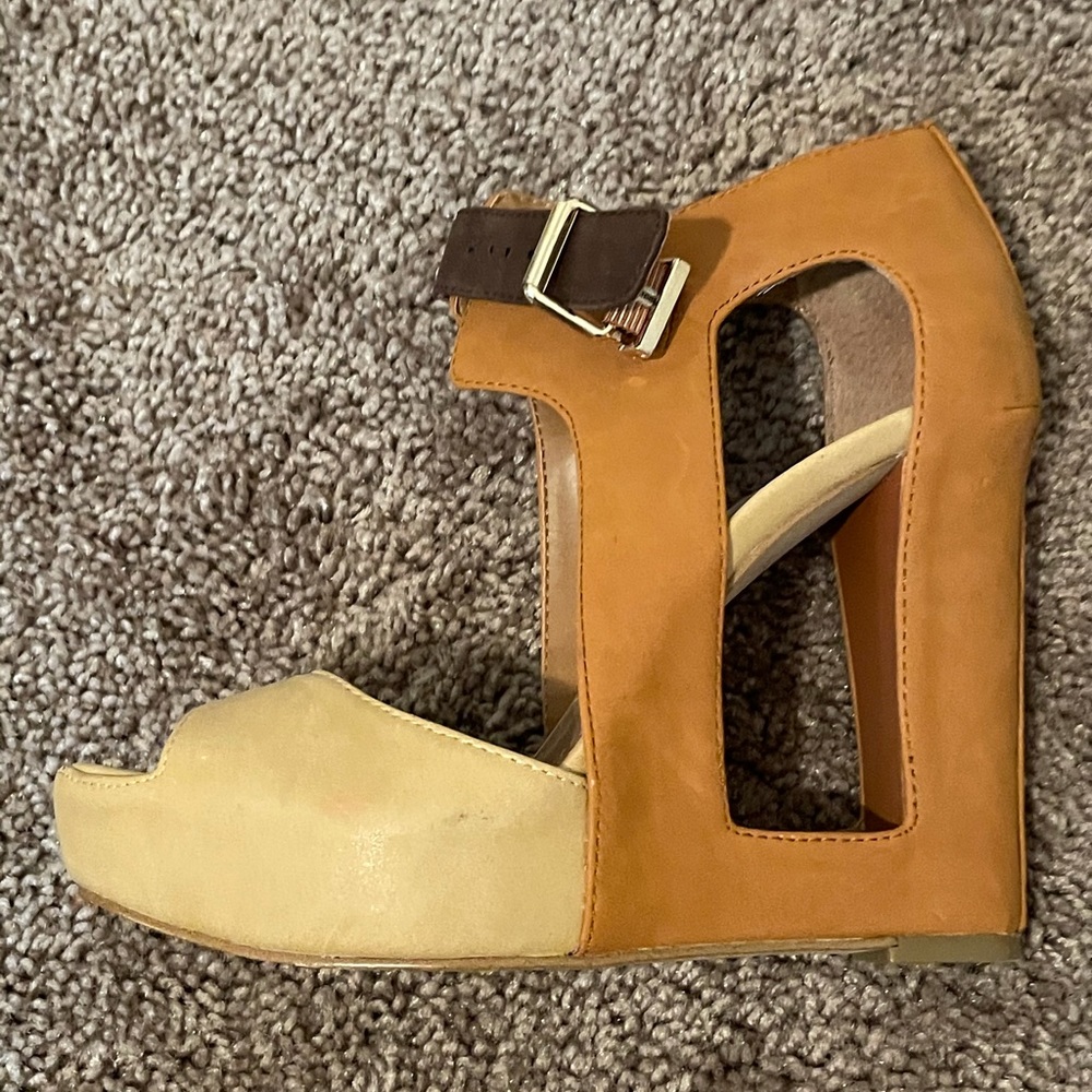 Bcbg Color Block Wedge, Excellent Condition - image 3